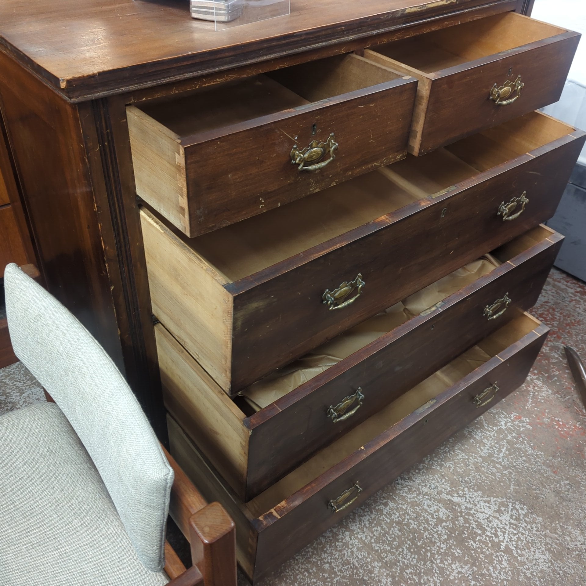 Chest of drawers